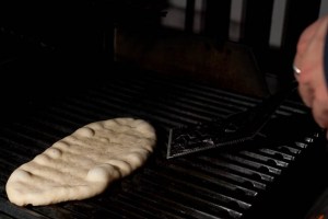 grilled-pizza-091002-0003